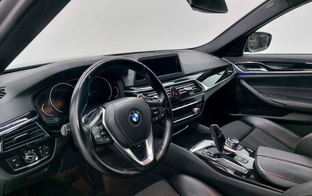 BMW 5 серия, 2018 год, 2 899 000 рублей, 10 фотография