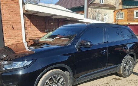 Mitsubishi Outlander III рестайлинг 3, 2016 год, 1 750 000 рублей, 8 фотография
