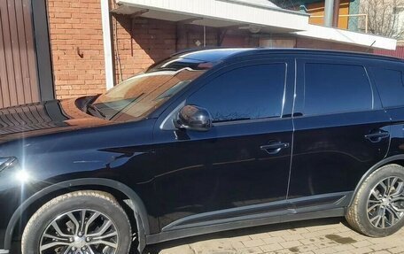 Mitsubishi Outlander III рестайлинг 3, 2016 год, 1 750 000 рублей, 4 фотография