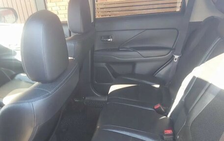 Mitsubishi Outlander III рестайлинг 3, 2016 год, 1 750 000 рублей, 11 фотография