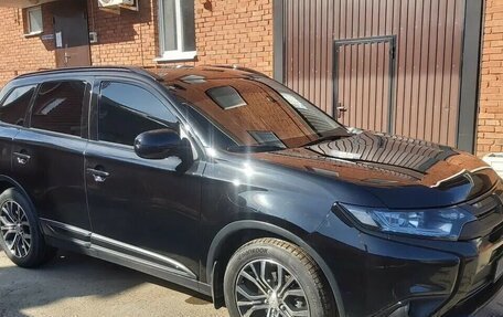 Mitsubishi Outlander III рестайлинг 3, 2016 год, 1 750 000 рублей, 14 фотография