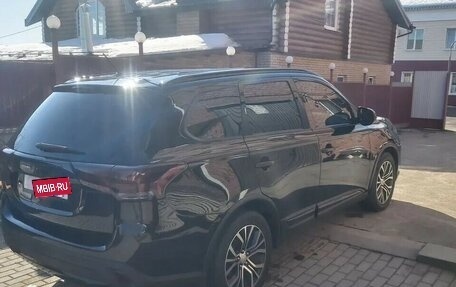 Mitsubishi Outlander III рестайлинг 3, 2016 год, 1 750 000 рублей, 9 фотография