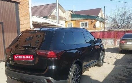 Mitsubishi Outlander III рестайлинг 3, 2016 год, 1 750 000 рублей, 13 фотография