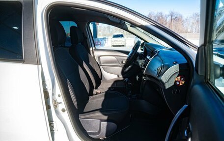 Renault Logan II, 2015 год, 450 000 рублей, 11 фотография