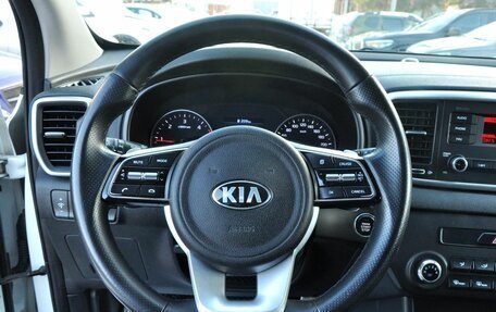 KIA Sportage IV рестайлинг, 2020 год, 1 800 000 рублей, 15 фотография