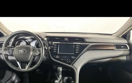 Toyota Camry, 2019 год, 2 290 000 рублей, 9 фотография