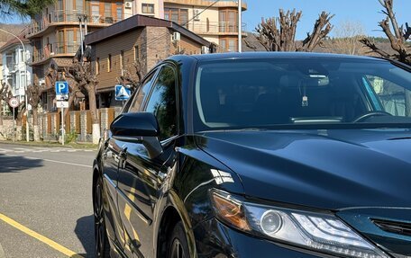 Toyota Camry, 2021 год, 2 600 000 рублей, 2 фотография