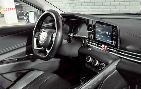 Hyundai Elantra, 2023 год, 2 290 000 рублей, 18 фотография