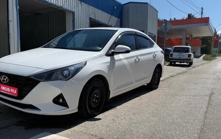 Hyundai Solaris II рестайлинг, 2021 год, 1 025 000 рублей, 1 фотография