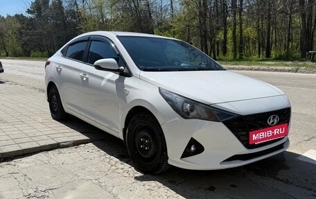 Hyundai Solaris II рестайлинг, 2021 год, 1 025 000 рублей, 3 фотография