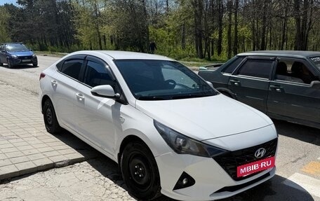 Hyundai Solaris II рестайлинг, 2021 год, 1 025 000 рублей, 5 фотография