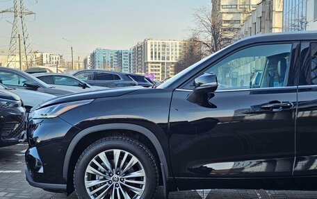 Toyota Highlander, 2021 год, 5 990 000 рублей, 5 фотография