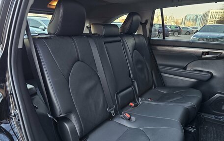 Toyota Highlander, 2021 год, 5 990 000 рублей, 22 фотография