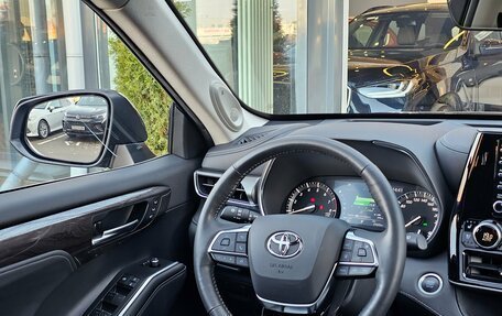 Toyota Highlander, 2021 год, 5 990 000 рублей, 26 фотография