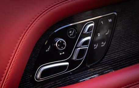 Land Rover Range Rover IV рестайлинг, 2018 год, 10 500 000 рублей, 20 фотография