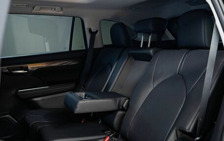 Toyota Highlander, 2025 год, 5 690 000 рублей, 17 фотография