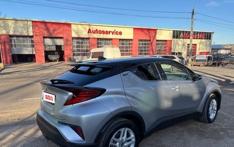 Toyota C-HR I рестайлинг, 2022 год, 3 000 000 рублей, 2 фотография