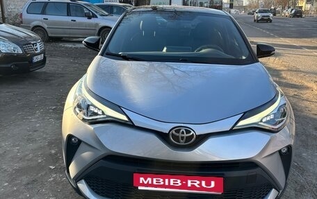 Toyota C-HR I рестайлинг, 2022 год, 3 000 000 рублей, 3 фотография