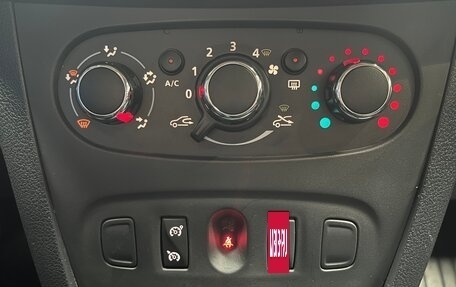 Renault Sandero II рестайлинг, 2016 год, 1 035 000 рублей, 15 фотография