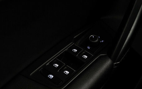 Volkswagen Tiguan II, 2017 год, 2 099 000 рублей, 17 фотография