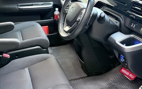 Honda Stepwgn IV, 2020 год, 2 650 000 рублей, 16 фотография