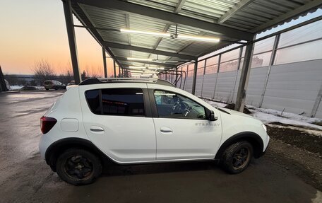 Renault Sandero II рестайлинг, 2018 год, 900 000 рублей, 3 фотография