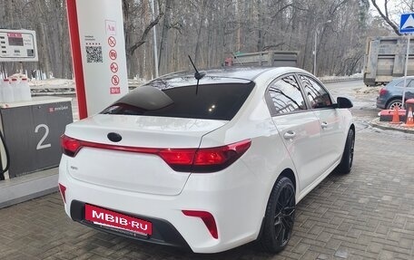 KIA Rio IV, 2018 год, 1 100 000 рублей, 2 фотография