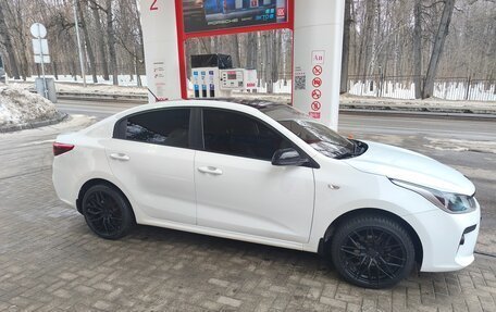 KIA Rio IV, 2018 год, 1 100 000 рублей, 4 фотография