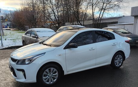 KIA Rio IV, 2018 год, 1 100 000 рублей, 8 фотография