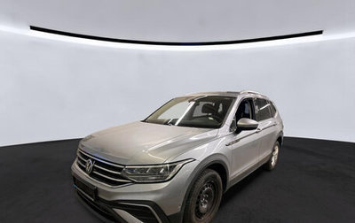 Volkswagen Tiguan II, 2022 год, 2 442 000 рублей, 1 фотография