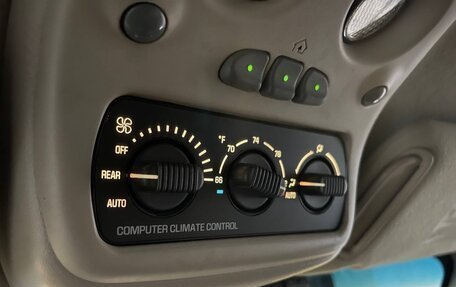 Chevrolet Suburban, 2001 год, 1 690 000 рублей, 12 фотография