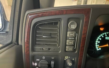 Chevrolet Suburban, 2001 год, 1 690 000 рублей, 14 фотография