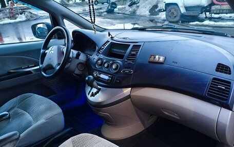 Mitsubishi Grandis, 2004 год, 600 000 рублей, 4 фотография