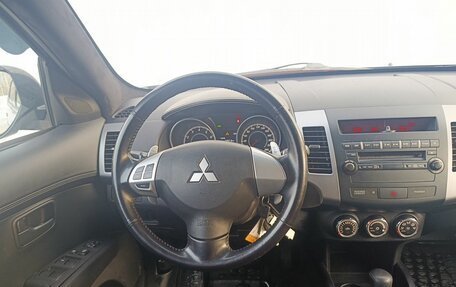 Mitsubishi Outlander III рестайлинг 3, 2010 год, 1 100 000 рублей, 12 фотография