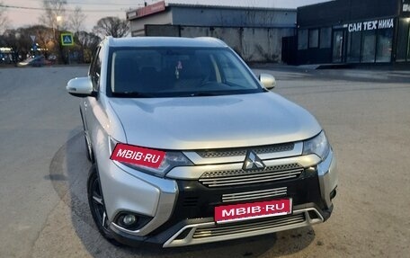 Mitsubishi Outlander III рестайлинг 3, 2018 год, 2 020 000 рублей, 1 фотография