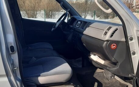 Toyota HiAce H200, 2008 год, 2 350 000 рублей, 11 фотография