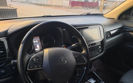 Mitsubishi Outlander III рестайлинг 3, 2018 год, 2 020 000 рублей, 6 фотография