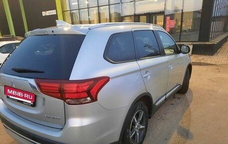 Mitsubishi Outlander III рестайлинг 3, 2018 год, 2 020 000 рублей, 8 фотография