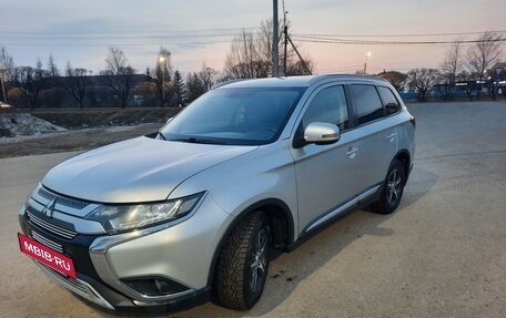 Mitsubishi Outlander III рестайлинг 3, 2018 год, 2 020 000 рублей, 3 фотография