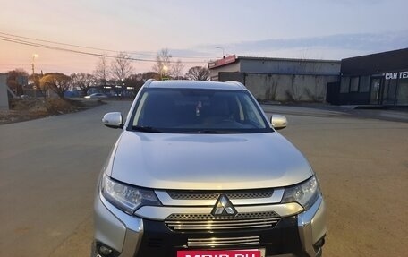 Mitsubishi Outlander III рестайлинг 3, 2018 год, 2 020 000 рублей, 10 фотография
