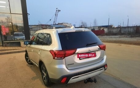 Mitsubishi Outlander III рестайлинг 3, 2018 год, 2 020 000 рублей, 4 фотография