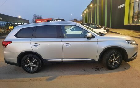 Mitsubishi Outlander III рестайлинг 3, 2018 год, 2 020 000 рублей, 12 фотография