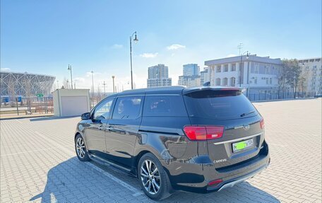 KIA Carnival III, 2018 год, 2 500 000 рублей, 3 фотография