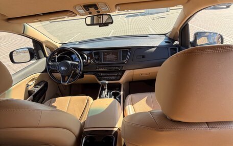 KIA Carnival III, 2018 год, 2 500 000 рублей, 8 фотография