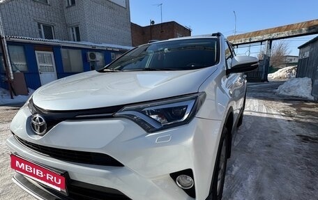 Toyota RAV4, 2018 год, 2 349 000 рублей, 4 фотография