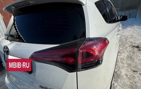 Toyota RAV4, 2018 год, 2 349 000 рублей, 13 фотография