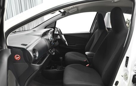 Toyota Vitz, 2019 год, 1 079 000 рублей, 8 фотография