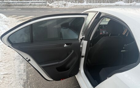 Volkswagen Jetta VI, 2014 год, 1 300 000 рублей, 21 фотография