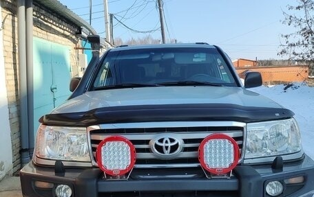 Toyota Land Cruiser 100 рестайлинг 2, 2004 год, 4 300 000 рублей, 1 фотография