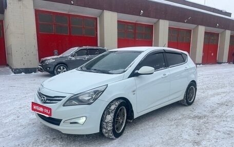 Hyundai Solaris II рестайлинг, 2015 год, 920 000 рублей, 2 фотография